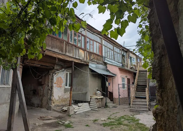 Apartment двухкомнатная в колоритном одесском дворе Odesa