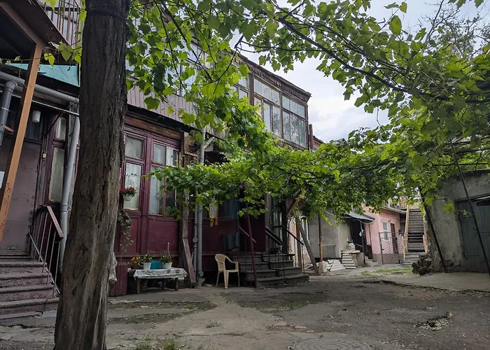 двухкомнатная в колоритном одесском дворе Apartment Odesa